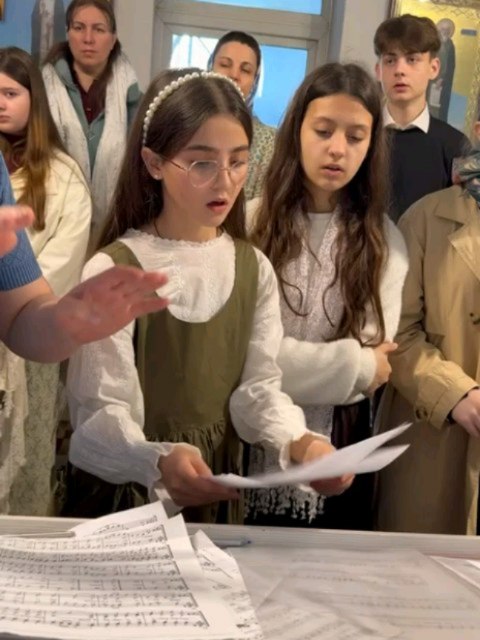 Христос Воскресе!🙏🙏🙏
👩💼Муз.руководитель- Маринова Надежда Николаевна.
👫Детско-юношеский хор воскресной школы храма Казанской иконы Божией Матери, мун. Чадыр-Лунга.